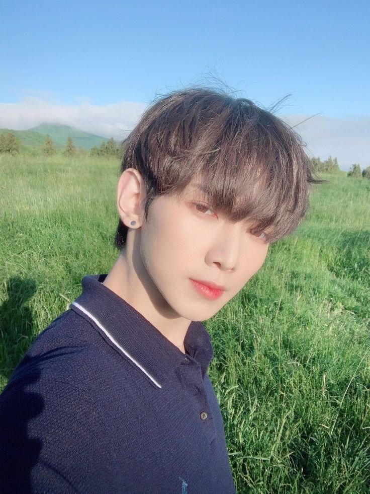 munjn_'s tweet photo. 🌻: Date rumput part 2 nih? Tp kan km gk ijo
🧕: Hhhh nanti ku remove bg trus edit canva. Btw cintah, date awal itu hasilnya brojol 3 anak. Date kl ini keluar brp anak ya? 
🌻: Banyak😆
🧕: Ngawur kl ngomong🙂

#ATSD #AtinySelcaDay #YEOSANG #ATEEZ #에이티즈 #여상 @ATEEZofficial https://t.co/OxcQdOD66B
