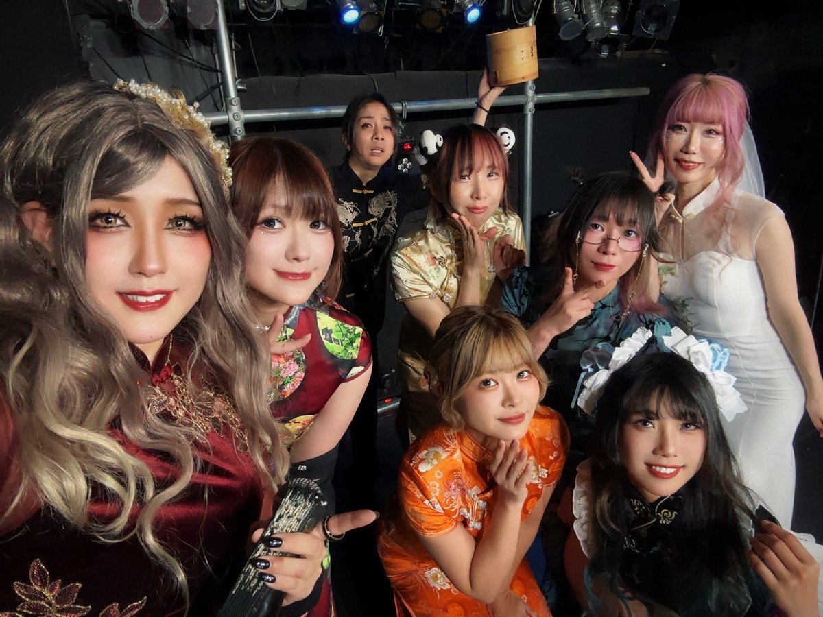 ophelia20mg's tweet photo. #おふぇ得 ロングチャイナLIVEありがとうございました！
ゆるい縛りも気楽でいいけど、私はドレスコードしっかり派なので、ロングに統一しました👗✨
それでもいろんなチャイナがあって華やかだねぇ😳
ご協力ありがとうございましたっ🐼

エンディングの餃子話も、ピンポイント過ぎたかなーと思ってたのに、しっかり盛り上がって楽しかったです🥟💕
イベント後、みんな餃子食べてて面白かった😂私も食べたい〜〜

そして来月はポップなハロウィン衣装縛り！
たまにはハートフルなハロウィンもいいよね👻
お待ちしてるよー！