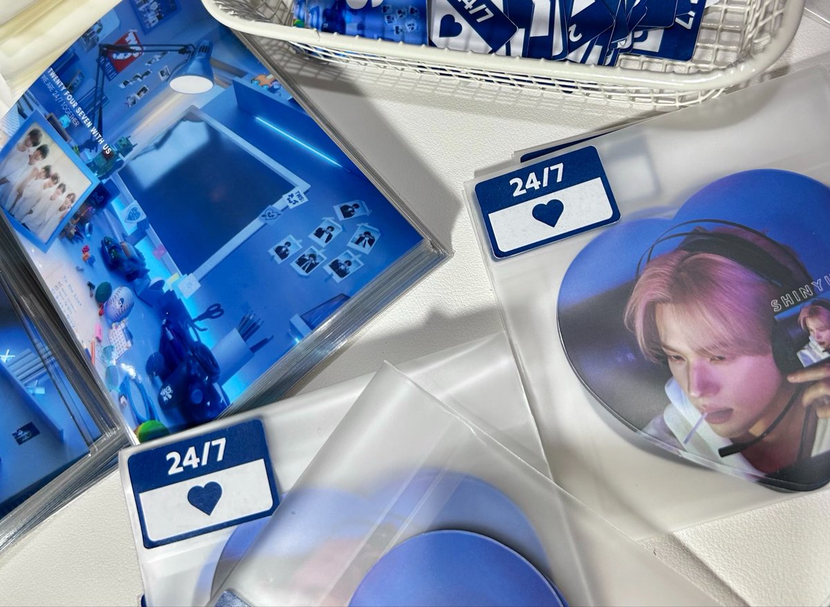 nnann_w's tweet photo. ꒰ 𝗚𝗜𝗩𝗘𝗔𝗪𝗔𝗬 𝗙𝗢𝗥 𝟰𝟮 ꒱  

Postcard &amp; Heart Card ♥︎ 
    ⤷ #247FORYOU_IN_BANGKOK 

#ซาอีแจกของ https://t.co/KKbLADJKiD