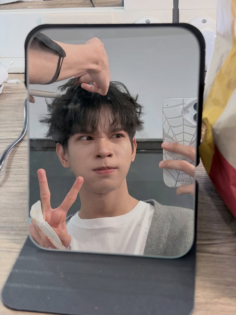 OrigiNYLEs_OFC's tweet photo. [📱] #Nyle_Drops 

2026.09.21 | NYLE INSTAGRAM UPDATE 

🐹: ✌️🐱
🐹: mirror sewfiee

🔗: https://t.co/Sm8js8QW8J

DAYONE SM MANILA  STORIES
#DAYONEFindTheirStories
#DAYONEOfficial 
#DAYONE_NYLE https://t.co/JpbaQjuIpd