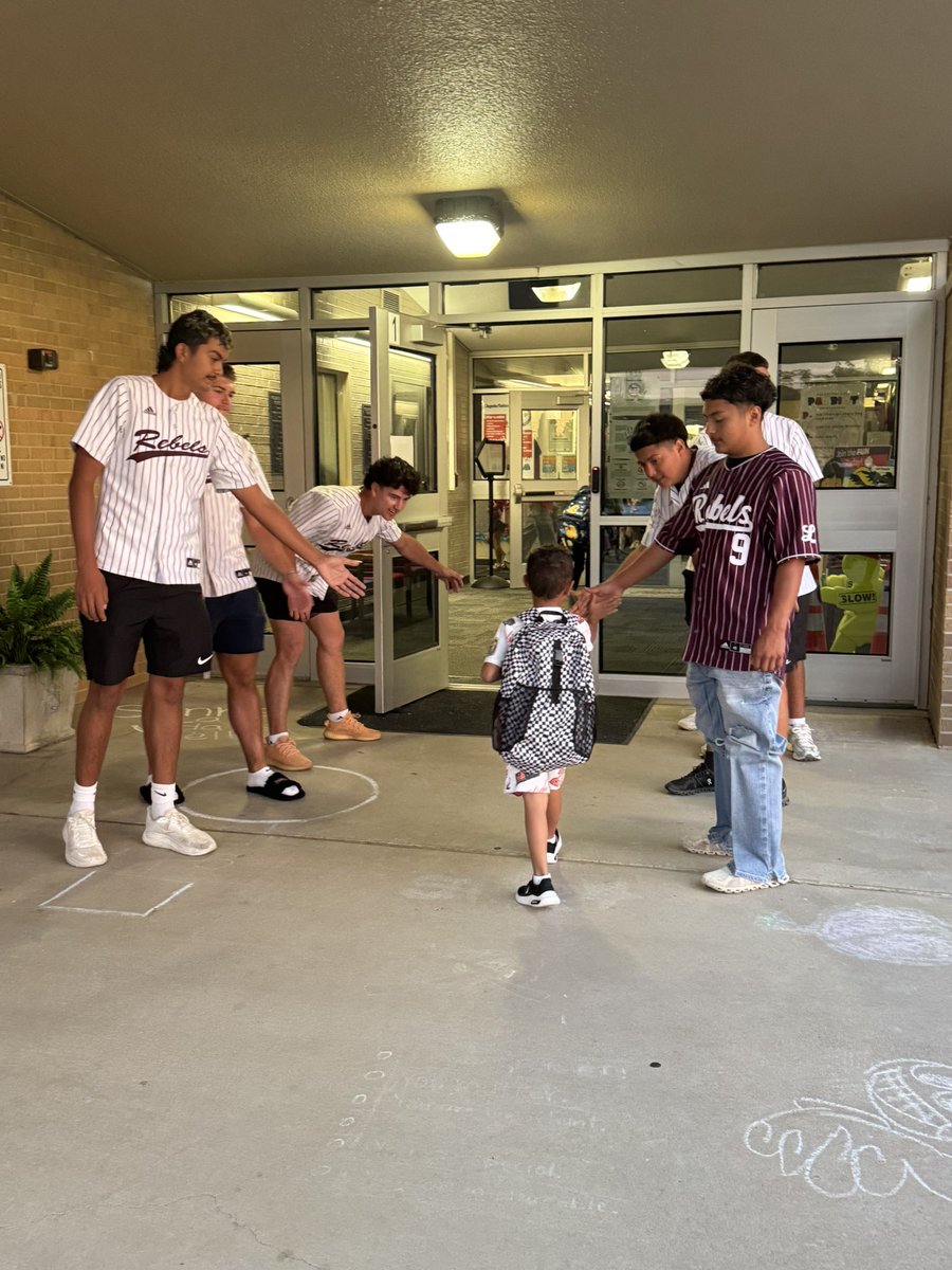 LHSRebsBaseball's tweet photo. Rebel Baseball met up at Rusk Elementary this morning to help welcome students to school - High fives and smiles! We hope everyone has a great week! https://t.co/PppcxeSAkc