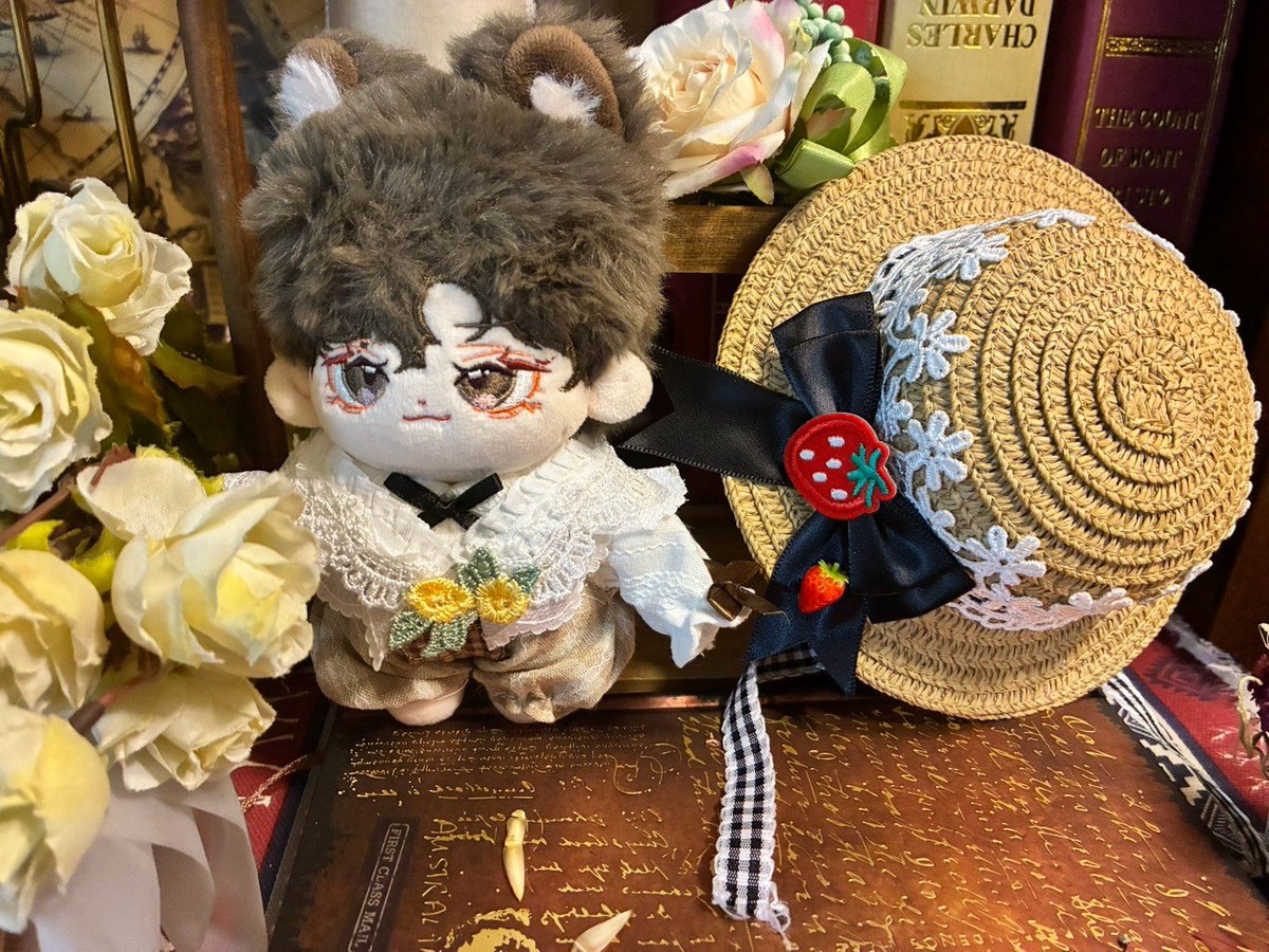 Orange_Baby888's tweet photo. 🔊貓太太新品🔊

🍓草莓白巧、草莓黑巧

🍊尺寸：5~10cm、相近尺寸娃體
🍊純手工製作，難免有手工痕跡，要求完美無瑕請迴避
🍊現場檢查無誤，離場後無法退換貨

#棉花娃衣
#努努
#CWTK
#10cm https://t.co/V3rDMyMu4r