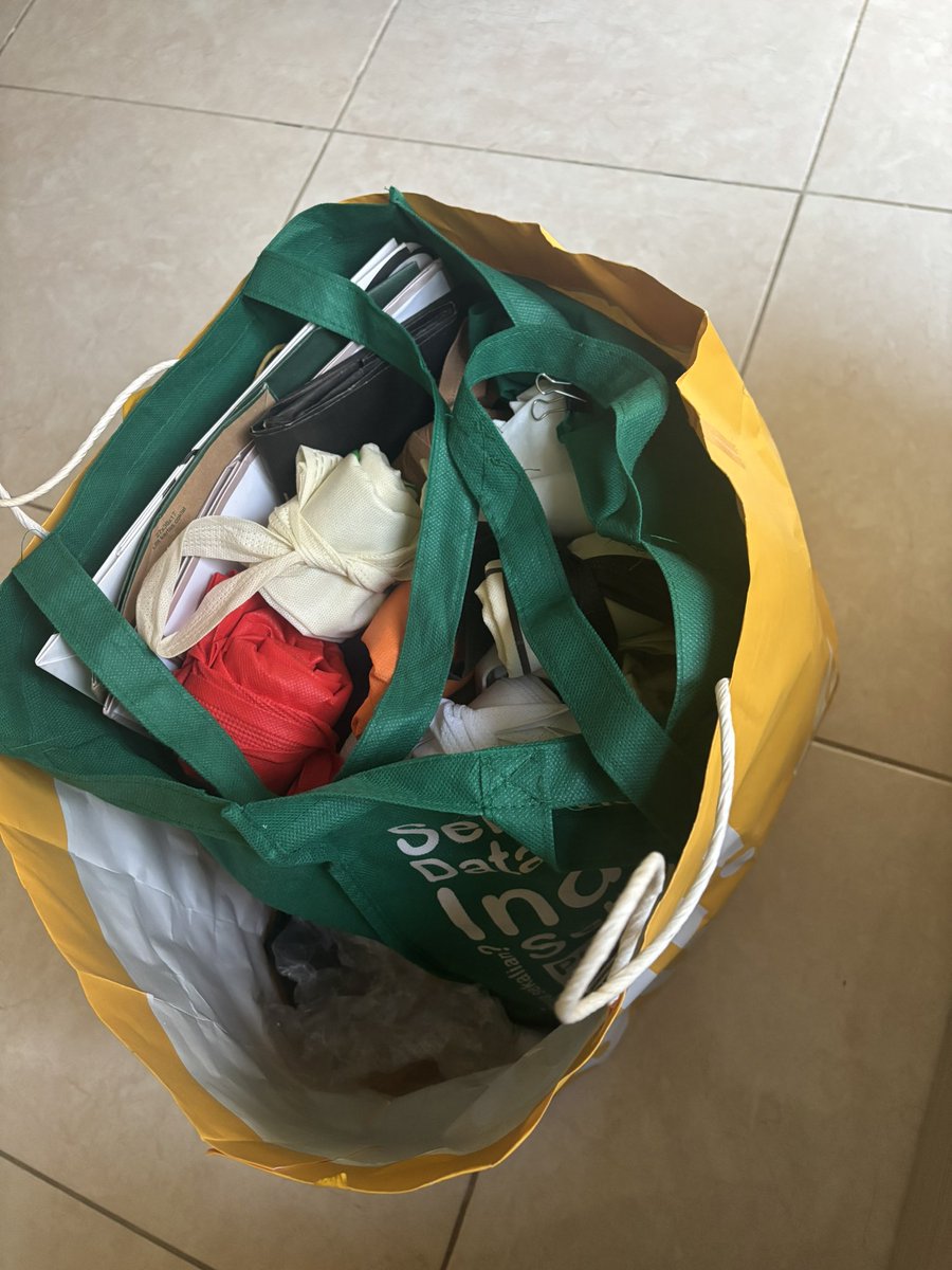 nailaahst's tweet photo. hy guys adakah yg mau totebag n plastik belanja for free… https://t.co/NlO3Byd3Kf