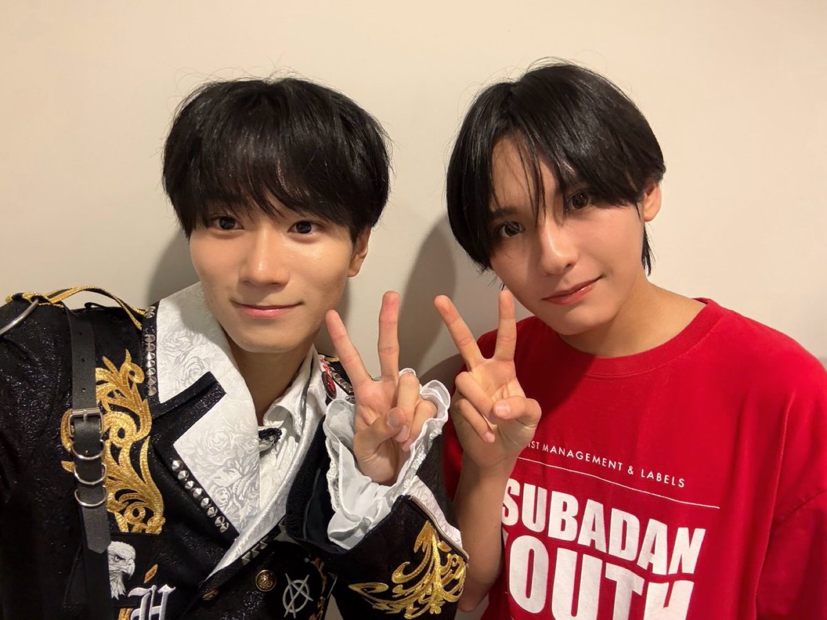 minatk_tsubadan's tweet photo. 真・世が世なら!!!先輩たちと一緒に写真撮っていただきました！２つ目✨
緊張しすぎてます🥺かっこいいーっ！！
堀尾先輩、鈴木先輩、水戸先輩ありがとうございました✨
#つば男 #真・世が世なら‼︎! 先輩 #大特典会 https://t.co/DFURUhrQsI