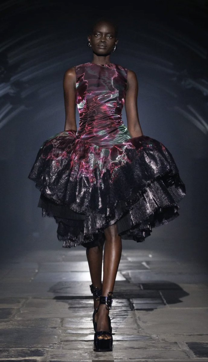 rosev1207's tweet photo. McQueen: Spring 2027 RTW London FW Collection https://t.co/yXFW1NgPZj