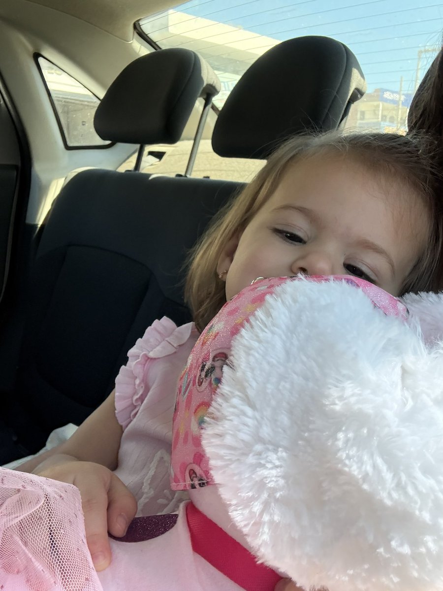 vics134340's tweet photo. Morro de vontade de postar fotos da minha filha aqui, mas tenho mto medo. Queria q td mundo visse A perfeição de criança q ela eh https://t.co/ZxE9NDlsfd