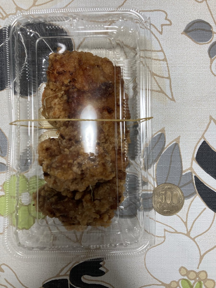 scp_smsp's tweet photo. 本日は友人ズと麻雀したりからあげ食べたりしてました(*‘ω‘ *)

3枚目は大きさ比較 https://t.co/8LoXdEMrvP