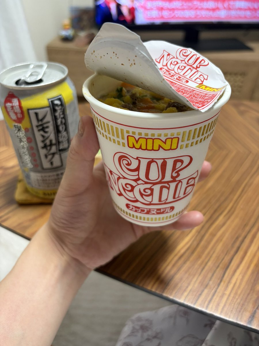 At_0503_qqq's tweet photo. ダウンタイム見て、カップヌードルを食べたくなったのだった https://t.co/XpZ7voqoqr