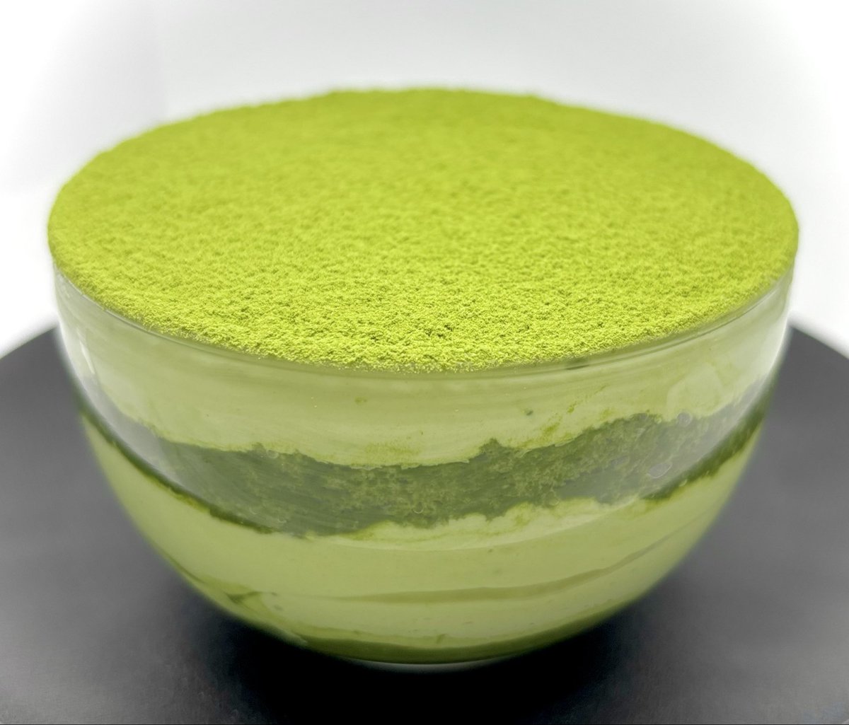 Toyoukaimekki's tweet photo. 今日の手作りスイーツは、
抹茶ティラミスです〜っ🍵🤍

今回もマスカルポーネではなく、
クリームチーズで濃厚な仕上がりに🧀✨

抹茶をしみ込ませた生地に、
なめらかなチーズクリームをたっぷり🤭💕
仕上げにも抹茶をふわ〜っと🍵

スプーンですくうと、
しっとり濃厚な断面がお目見え🤤💚

抹茶のほろ苦さ×濃厚チーズ、
この組み合わせはずるいです🤣

ひと口だけのつもりが、
気づけばスプーンが止まりませんでした🤭💕

火曜日も甘いものチャージして、
ゆるっと乗り切りましょ〜🍀✨

#おうちカフェ
#抹茶ティラミス