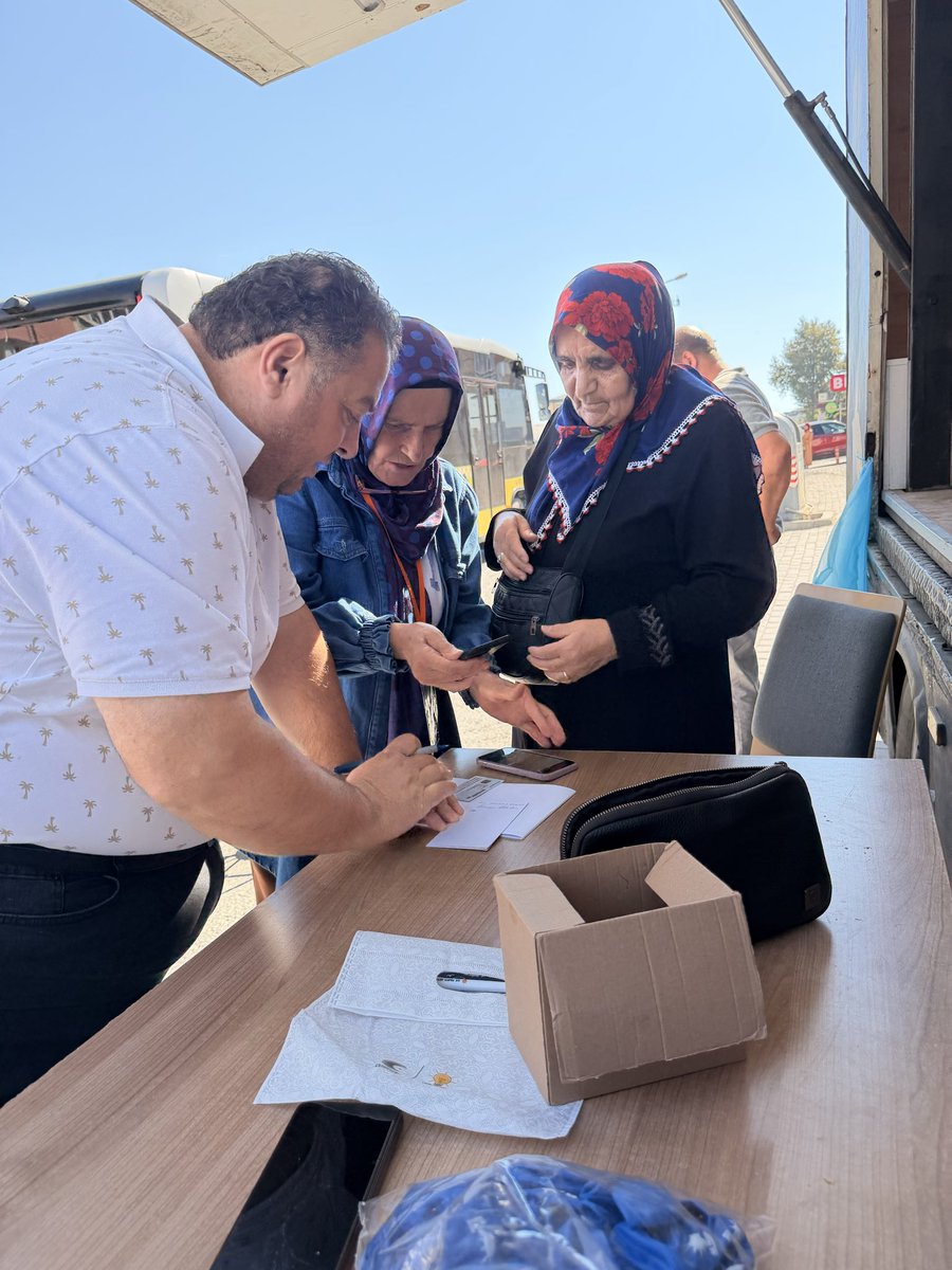 akbcekmece's tweet photo. Ak Nokta çalışmalarımız aralıksız devam ediyor.

Bugün Ulus Mahallemizde hemşehrilerimizle bir araya geliyor, sahada çalışmalarımızı sürdürüyoruz.

Ak Noktamızı ziyaret ederek bizlere destek veren İlçe Başkan Vekilimiz Serkan Bozkurt’a, İlçe Teşkilat Başkanımız Musa Kaynar’a ve Belediye Meclisi Grup Başkan Vekilimiz Mustafa Yazıcı’ya teşekkür ediyoruz.

Sahada, milletimizle yan yana çalışmaya devam. 

@akpartiistanbul 
@abdullahozdemir 
@RYagar