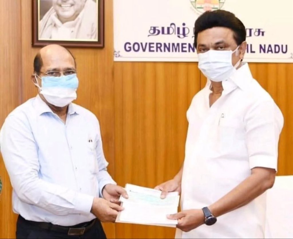 ___Arjun___04's tweet photo. யோவ் @mkstalin பதில் சொல்லுய்யா அங்கிள்! 😏

கடந்த ஆட்சியில் ஏன் நடவடிக்கை எடுக்கவில்லை?

இதே சம்பவம் உங்கள் குடும்பத்தில் உள்ள பெண்களுக்கு நடந்திருந்தால், அப்போதும் இப்படியே அமைதியாக இருந்திருப்பீங்களா?

மக்களிடம் மட்டும் நீதி, சமூகநீதி என்று பேசுறீங்க. இந்தக் கேள்விக்கு மட்டும் ஏன் இவ்வளவு மௌனம்?

பதில் சொல்லுய்யா… தத்தி! 🤦🏻‍♂️