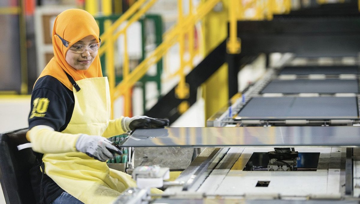 pvmagazineusa's tweet photo. U.S. solar module production reaches historic 100 GW landmark https://t.co/PbBVA063py #SolarEnergy #USEnergy #EnergyStorage https://t.co/EKU5nM0KwN