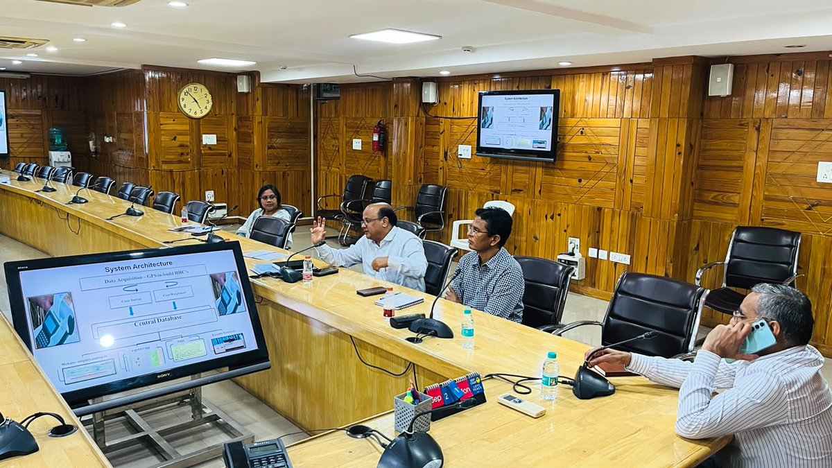 UPCane's tweet photo. गन्ना विकास विभाग उ.प्र द्वारा विकसित ‘स्मार्ट गन्ना किसान‘ पोर्टल व ‘ई-गन्ना एप‘ के संचालन के संबंध में जानकारी प्राप्त करने हेतु बिहार सरकार के ईख पदाधिकारी, PMU   गन्ना उद्योग विभाग तथा (Dexian India Technology Pvt- Ltd) के 03 सदस्यीय टीम का आज प्रथम दिवस मे  विभागीय अधिकारियों द्वारा sgk   एवं ई- गन्ना एप से संबंधित जानकारी प्रदान की गयी।
@CMOfficeUP 
@UPGovt 
@InfoDeptUP 
@UPCane