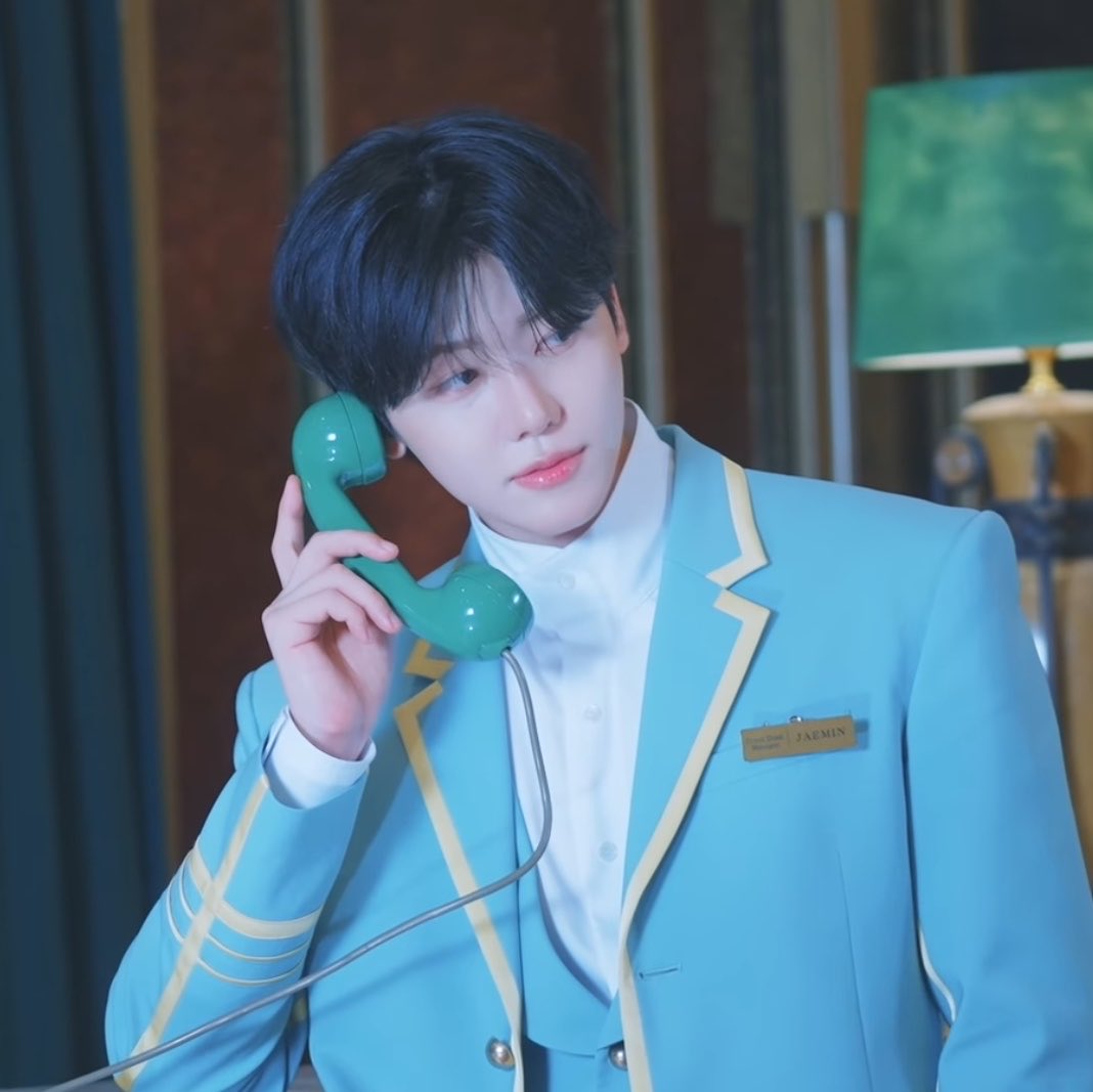 nowtomymin's tweet photo. Ngasih tau aja sih kalo manajer cantik pacarnya security ganteng https://t.co/1u9RooWMaR
