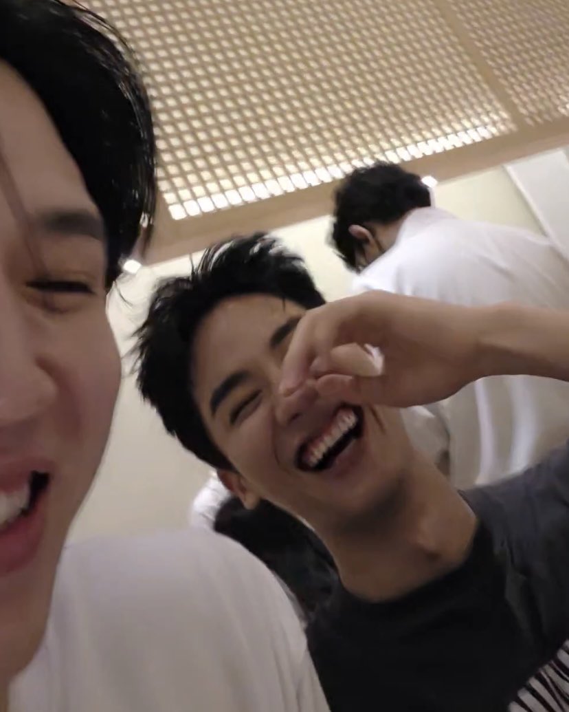 tawanchapter's tweet photo. OHHHH I MISS THEM SO MUCH😭❤️‍🩹 https://t.co/ZjaWKeQtXk