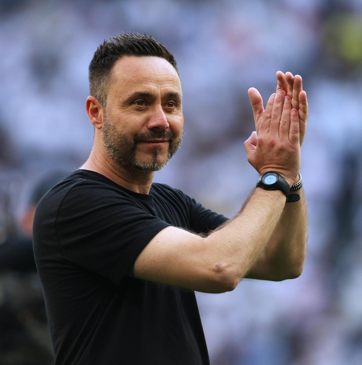 HotspurLane's tweet photo. 🚨 Roberto De Zerbi has given his #THFC players who are not on duty with their national teams a WEEK OFF during the first week of the three-week international break, before they must return to work. 💪

@Matt_Law_DT 

Do you think this is a good idea? 🤷‍♂️

I think it’s absolutely crucial for many of our players who are not on international duty to really increase their fitness and ‘physical condition’ in this time.
