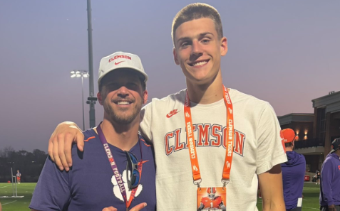 sixstarfootball's tweet photo. Florida 2027 Names Worth a Closer Look, senior sizzlers making our radar

📈These Florida seniors bring college opportunities and experience🔥

STORY➡️https://t.co/fvXqf2y5z9

@TheAustin_Coles @Nasean_08 @GoulbourneDerek @Quay_Herring  @TrentonH_10 @8degrees1 @_DominicMiranda @7waystogetrich @kevinquerette