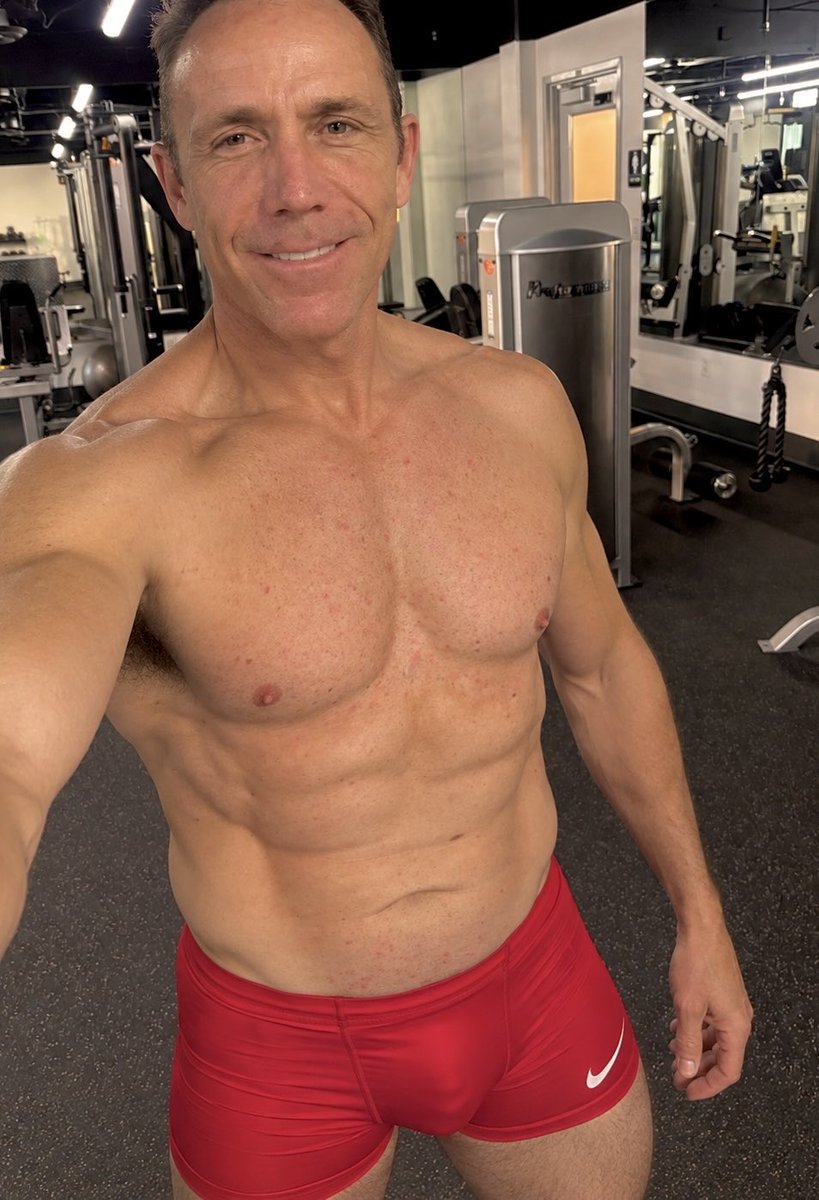 fitarmydoc9's tweet photo. In  celebration of the Kansas City Chiefs 🏈double overtime victory last night, I'm wearing red 😊today on Chest Day!! Trying to decide if red is officially my gym color. ❤️😏 Should I keep it—or switch back to white? https://t.co/CdVjdo47XJ