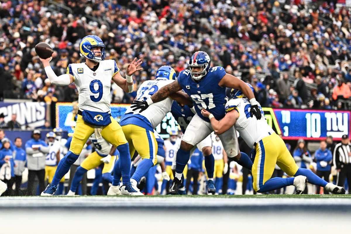 BleacherCut's tweet photo. MONDAY NIGHT FOOTBALL TONIGHT 🌙🏈
The 1-0 Giants head to SoFi Stadium to take on the 0-1 Rams.
📍 SoFi Stadium
⏰ 8:15 PM ET
📺 ESPN / ABC
Jaxson Dart vs. Matthew Stafford under the lights 👀
#MNF #NFL #GiantsRams https://t.co/L9lBKgV4N2