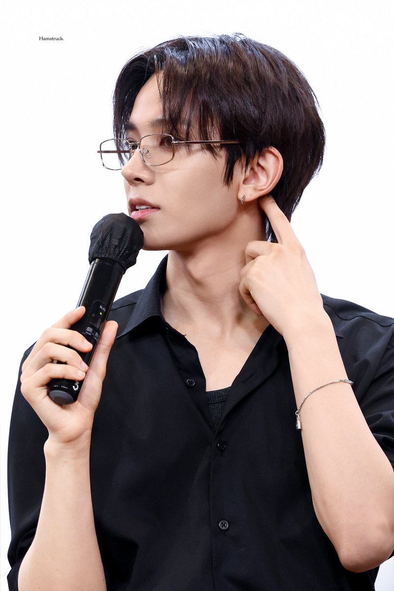 hamstruck1015's tweet photo. 260920 알라딘 팬싸

#에반 #EVAN
#희승 #HEESEUNG #ヒスン https://t.co/bst6I8rmMs