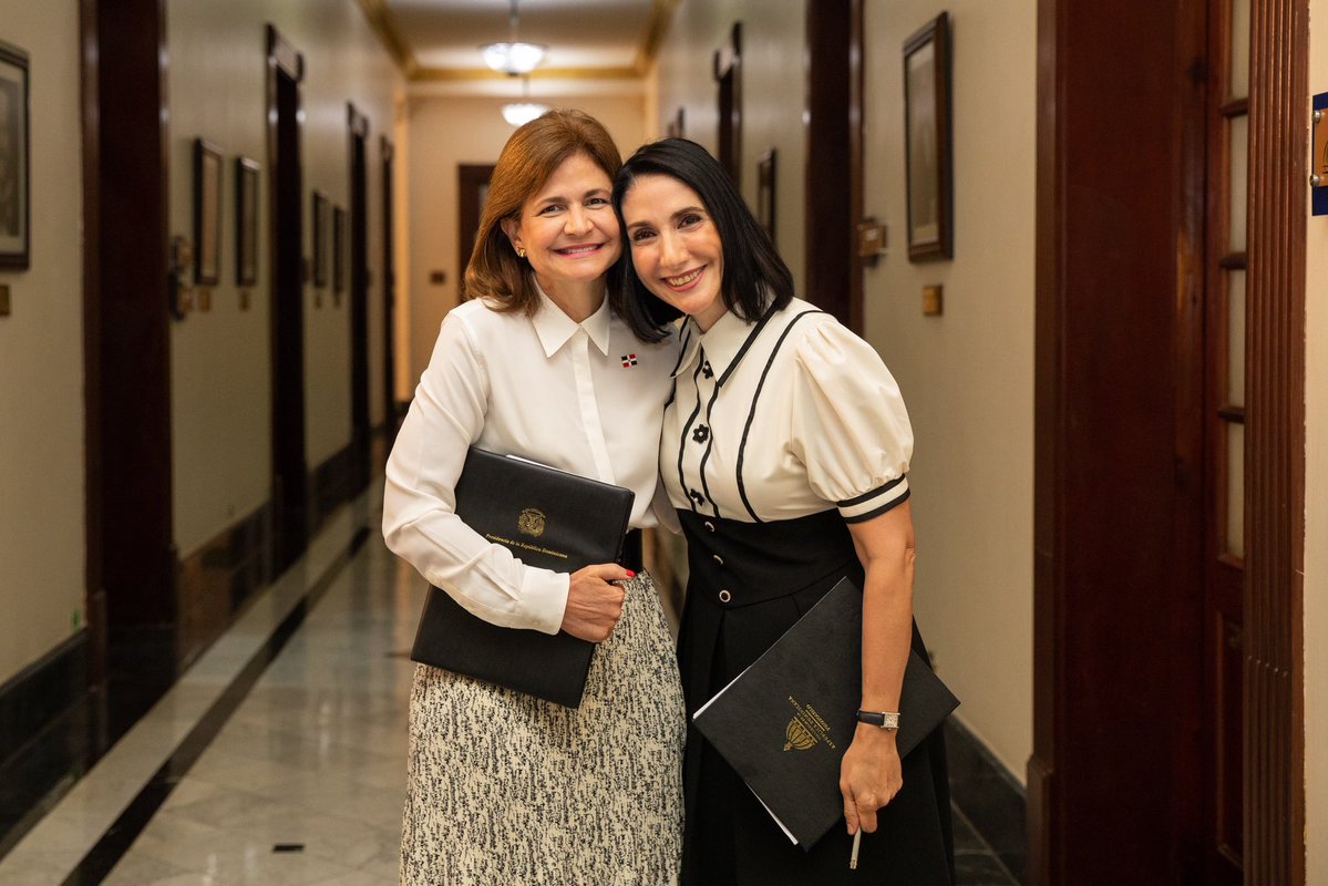RaquelPenaVice's tweet photo. Felicito a esta mujer extraordinaria que, con su enorme corazón, deja una huella en quienes tenemos el privilegio de conocerla. Querida tocaya, que Dios bendiga este nuevo año de tu vida y te permita disfrutarlo rodeada del amor de los tuyos. ¡Feliz cumpleaños! ❤️ https://t.co/T5RvFHnm9x
