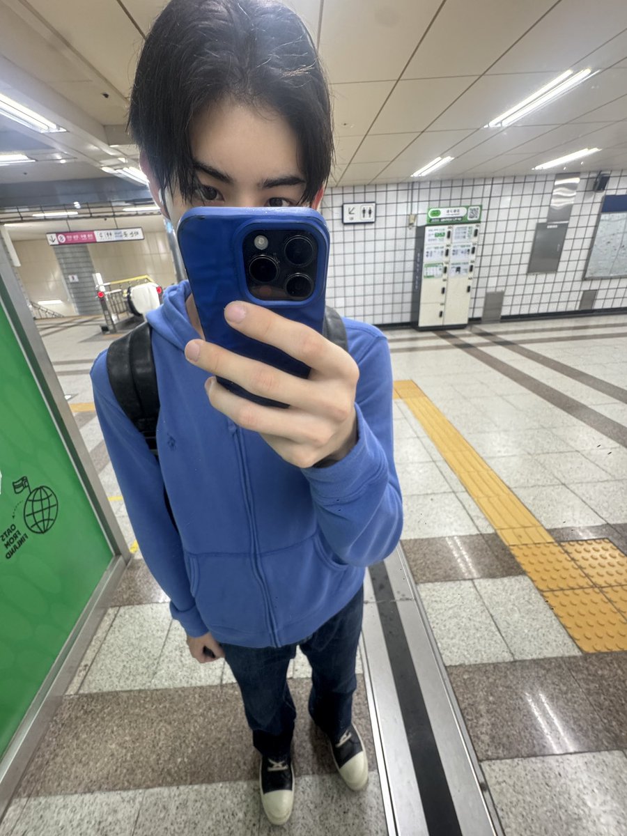 6vvlnic's tweet photo. 너무힘든날셀카이럴게찍음 https://t.co/sH0ShPtsaS
