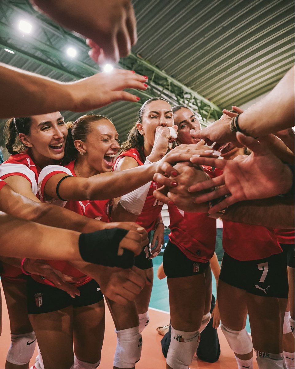 Modalidades_SCB's tweet photo. Juntas, pelo SC Braga ❤️‍🔥

#VoleibolSCB https://t.co/MvqyOKnXfp