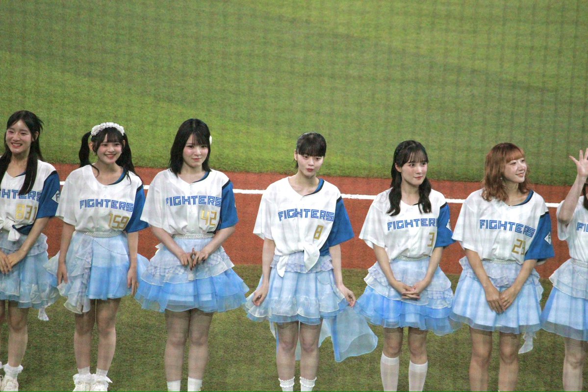 fl_e_u_r's tweet photo. 真琳ちゃんのお顔が小さすぎる https://t.co/RnIexWTiKW