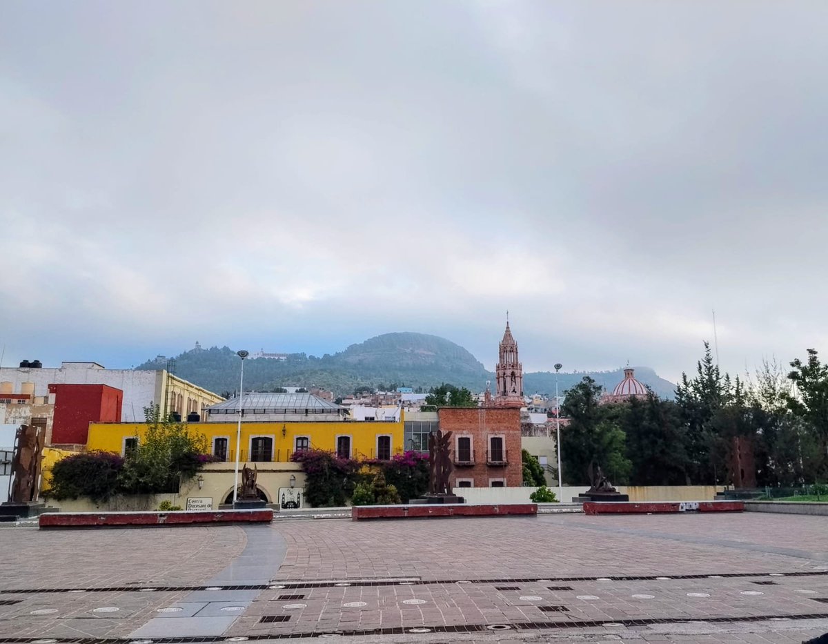 ntrzacatecas's tweet photo. ¡Buenos días, #Zacatecas! 🌄
#ElClima para hoy lunes ☀️
🌡️Temperatura actual: 16°C
⛅️Temperatura mínima: 13°C
🌤️Temperatura máxima: 25°C
🌬️Vientos: 14/33 km/h
🌤️Parcialmente nublado con probabilidad de lluvia https://t.co/AysSzRc5Ms