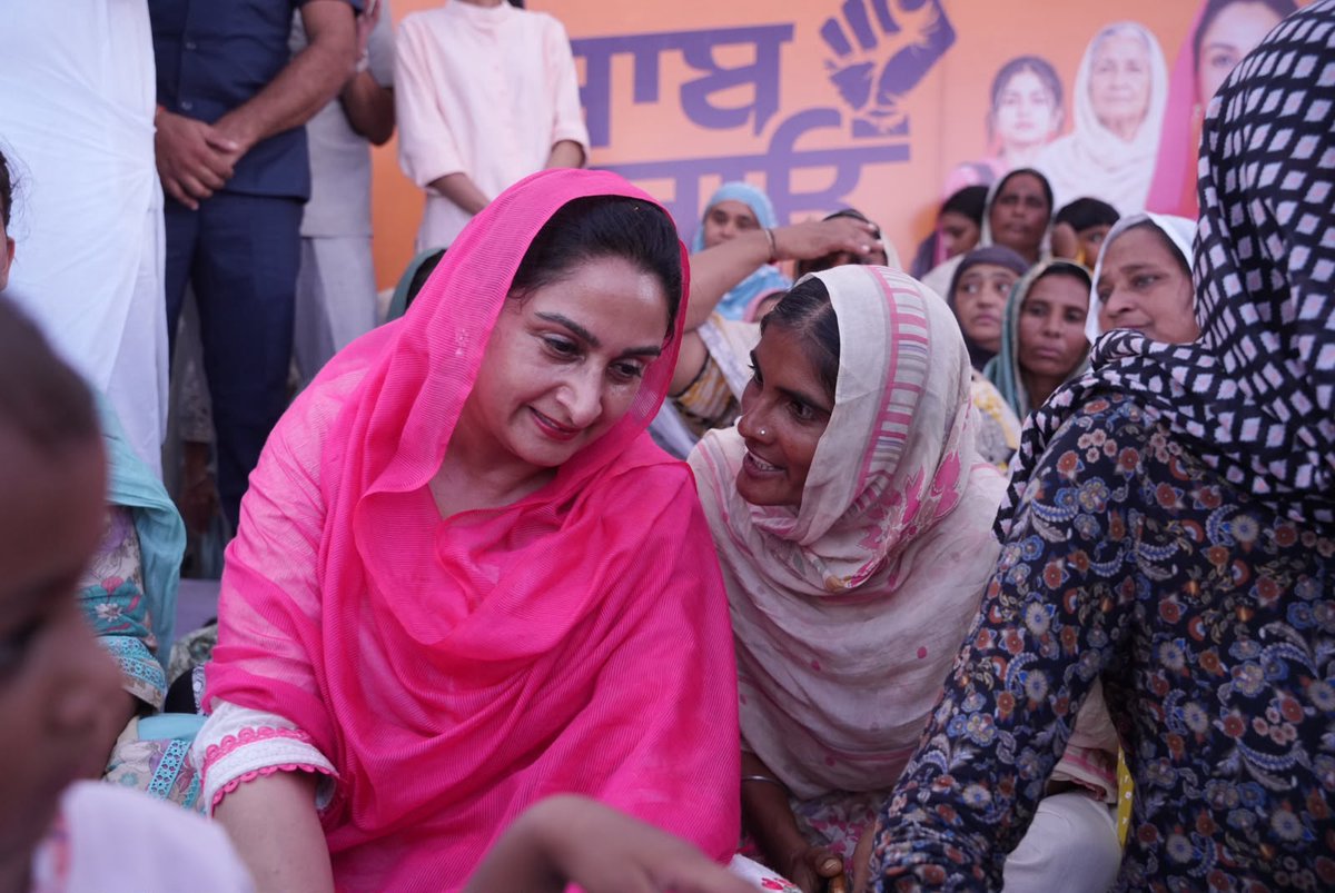 HarsimratBadal_'s tweet photo. Today, I kicked off the 'Mawan-Dhiyan Insaaf Yatra' from Halka Rampura Phul. The women of Punjab cannot be taken for granted anymore! @AAPPunjab government will have to answer for every injustice!

#MawanDhiyanInsaafYatra https://t.co/Lq8cgJPleS
