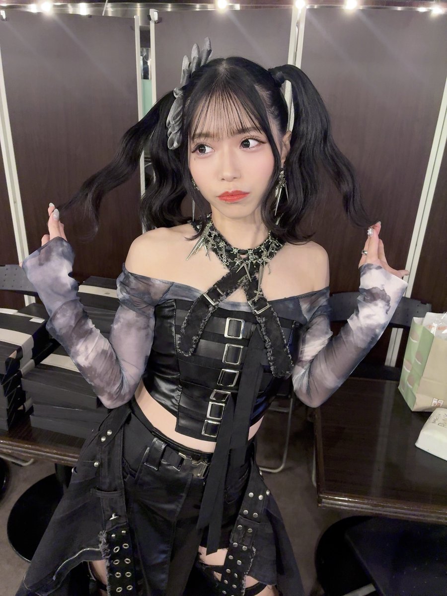 AsakaOfficial's tweet photo. 黒髪 × ツインテール は最強なんだってば！😌🖤 https://t.co/X6QbGBGy3e