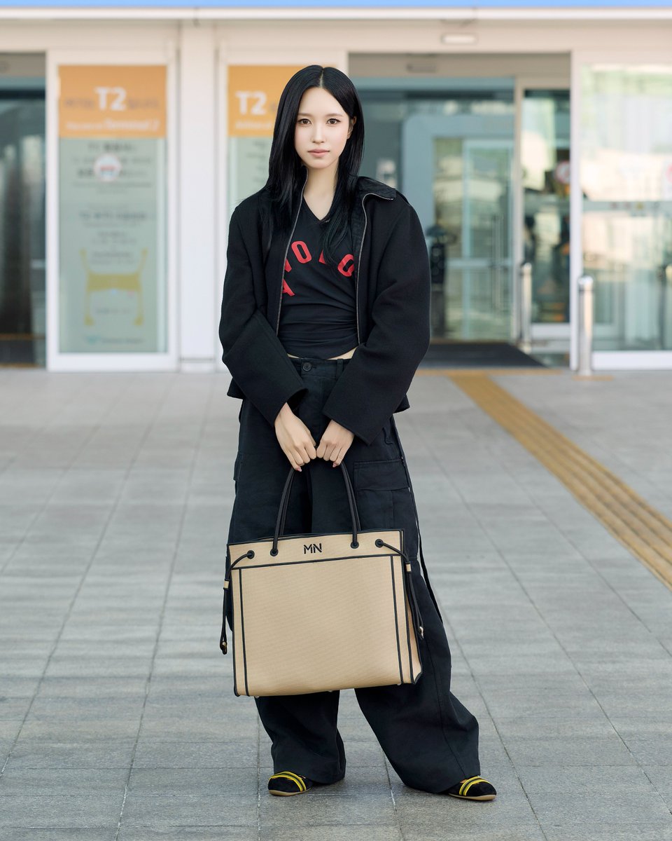ellejapan's tweet photo. 【空港ファッション】#TWICE #MINA が「フェンディ」をまとってミラノへ！

▼記事はこちら
https://t.co/5as4igW5yK

#FENDI https://t.co/paTIKuMyda