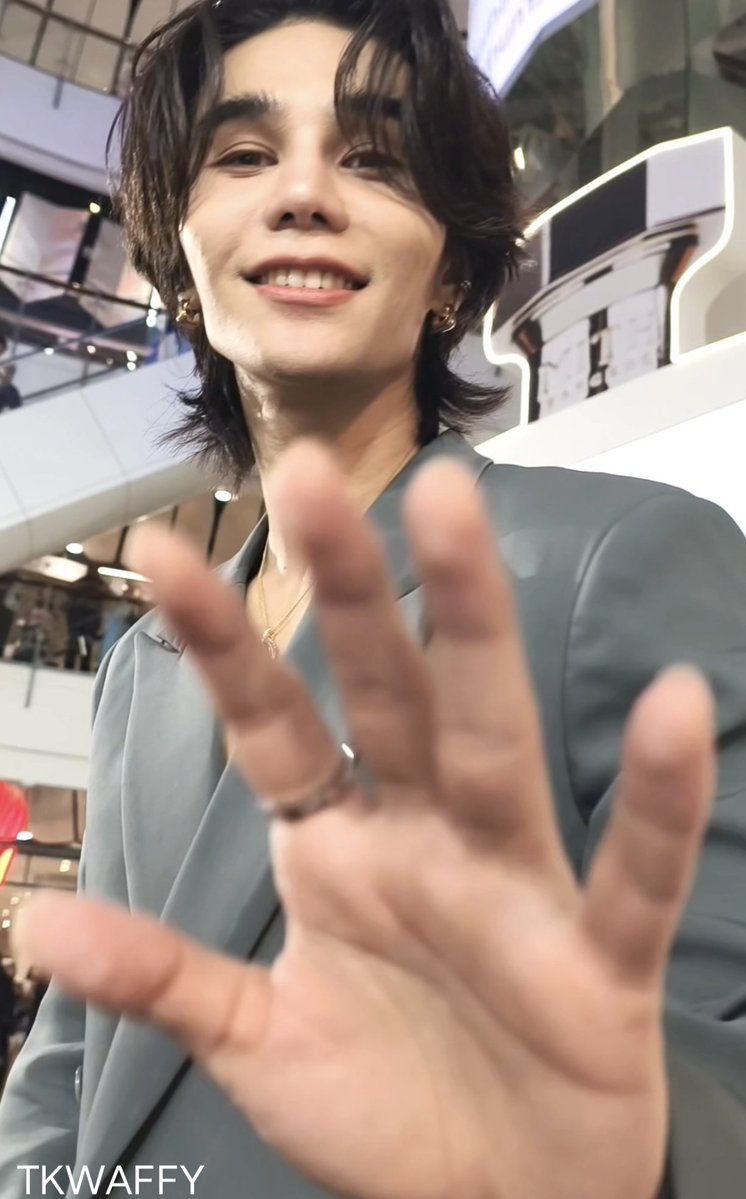 TKwaFFy's tweet photo. "เจอเรื่องยากๆทำยังไงดี?"
"ผ่านไปด้วยกัน มีคนผ่านไปด้วย 👈"

😊♥️

#The11thAnniversaryWithMITH
#MITHxJeffSatur #JeffSatur https://t.co/VaIryjgRtt