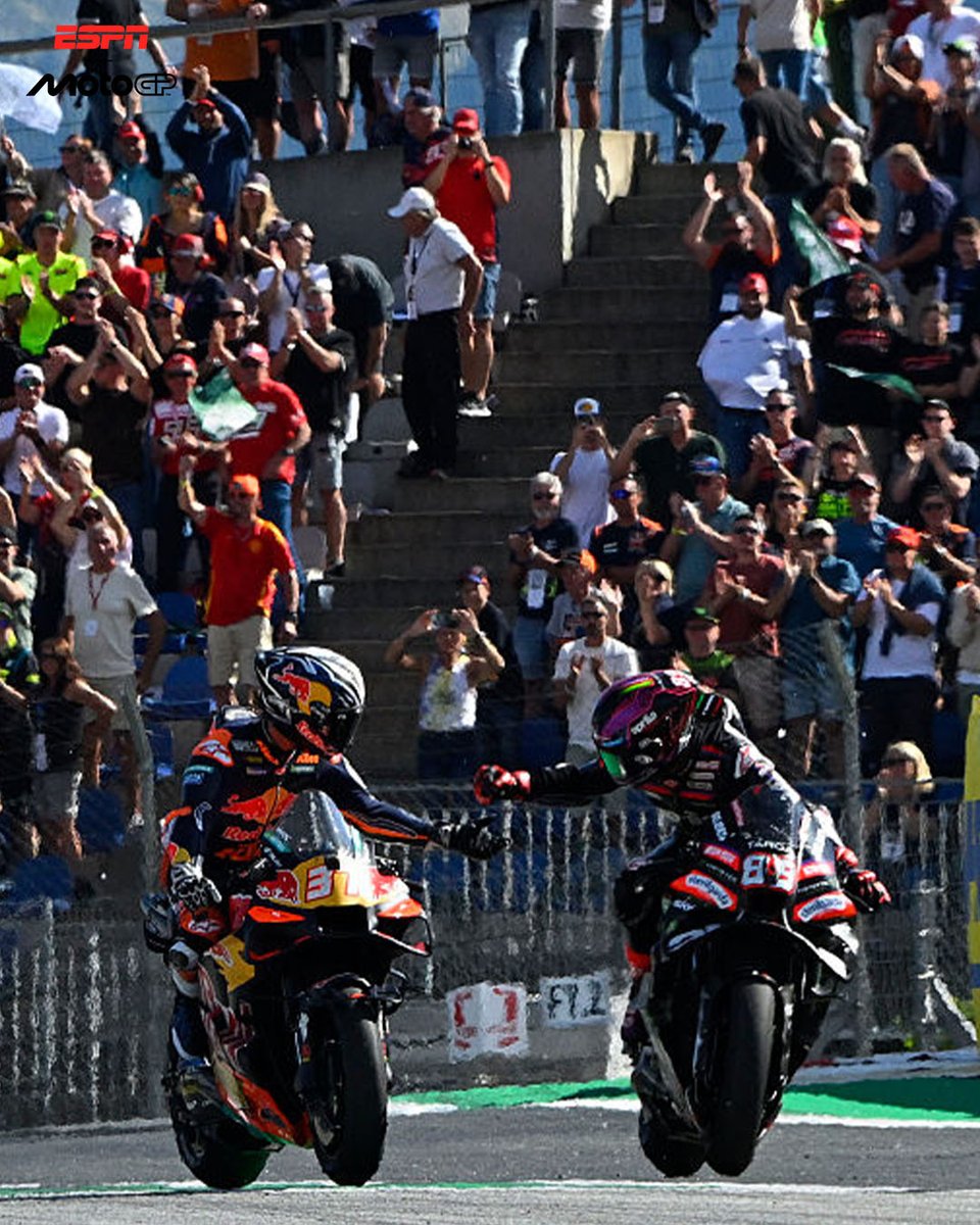 MotoGP_ESPN's tweet photo. ¡TODOS QUERÍAN QUE GANE PEDRO! Acosta recibió las felicitaciones de la mayoría de pilotos tras ganar su primer GP. 👏 https://t.co/xgTd74MDjb