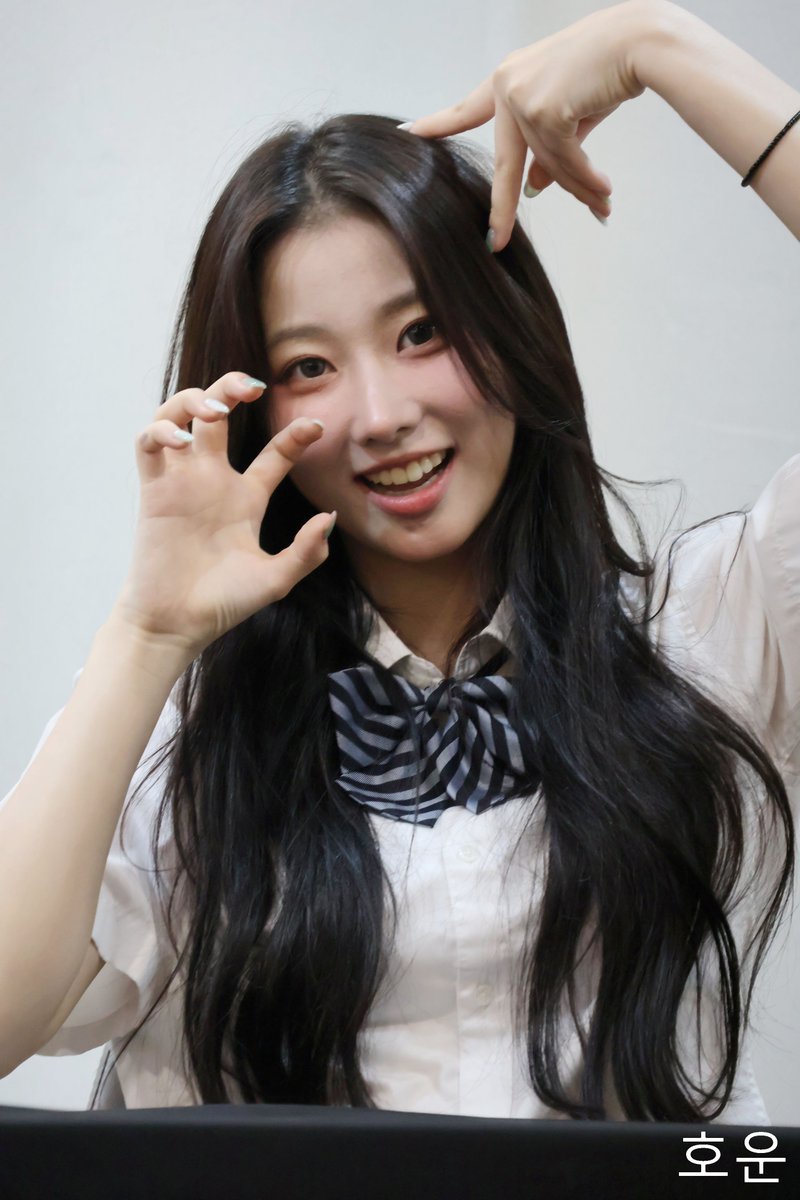 haoyunhong0429's tweet photo. 260920 #USPEER Everline fansign #Daon 

貓貓Daon  🐱

#유스피어 #다온 https://t.co/dE8oKn7sRh