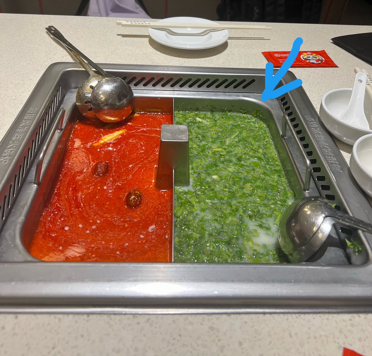 wuchenmu's tweet photo. Singapore has coriander-flavoured hotpot soup base

this is either heaven or literal hell depending on who you ask https://t.co/czXMeUoIbI