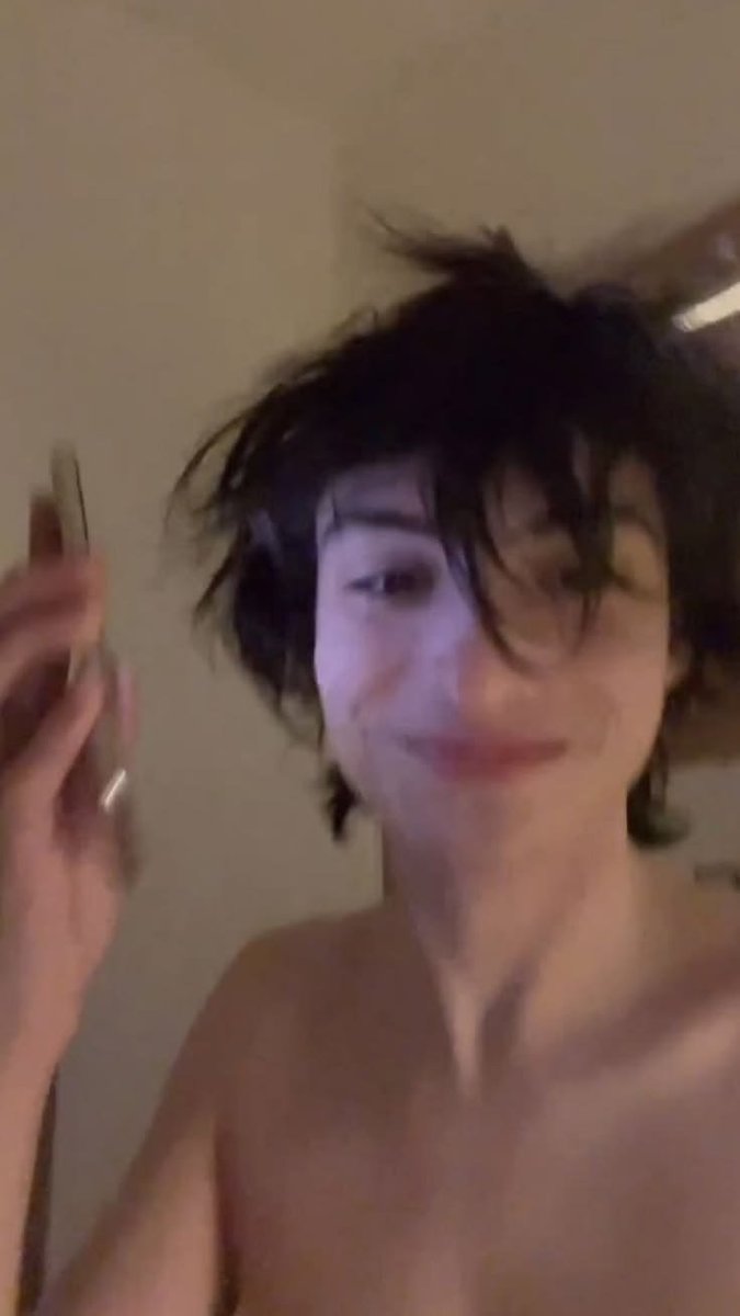 3_hoo_'s tweet photo. Ay dios mío, Finn Wolfhard. He's definitely on my crush list, I mean someone really slender and with a big nose, certainly and quite formidable.🫦 https://t.co/fM2xevWmvk