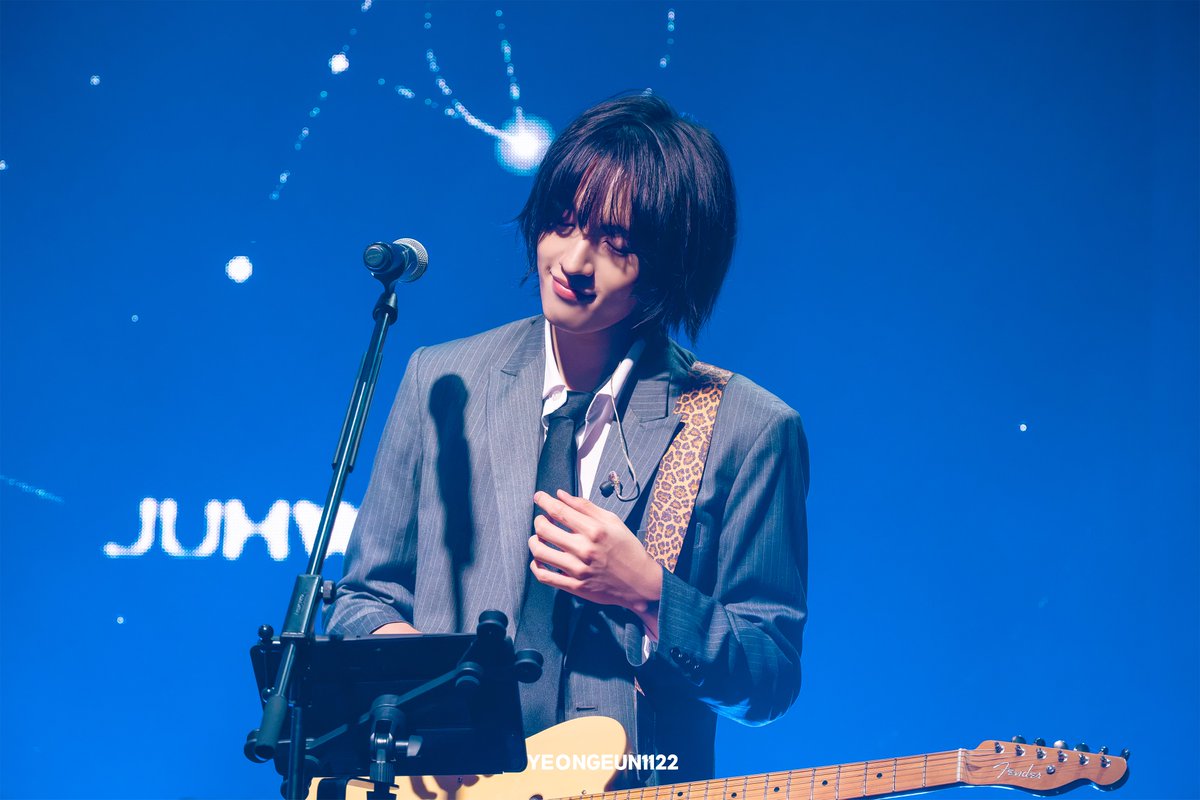 yeongeun1122's tweet photo. 260920 X VERSE

일렉 좋다,,,,🤍

#AxMxP #KIMSHIN #에이엠피 #김신 https://t.co/zP6zUha6lN