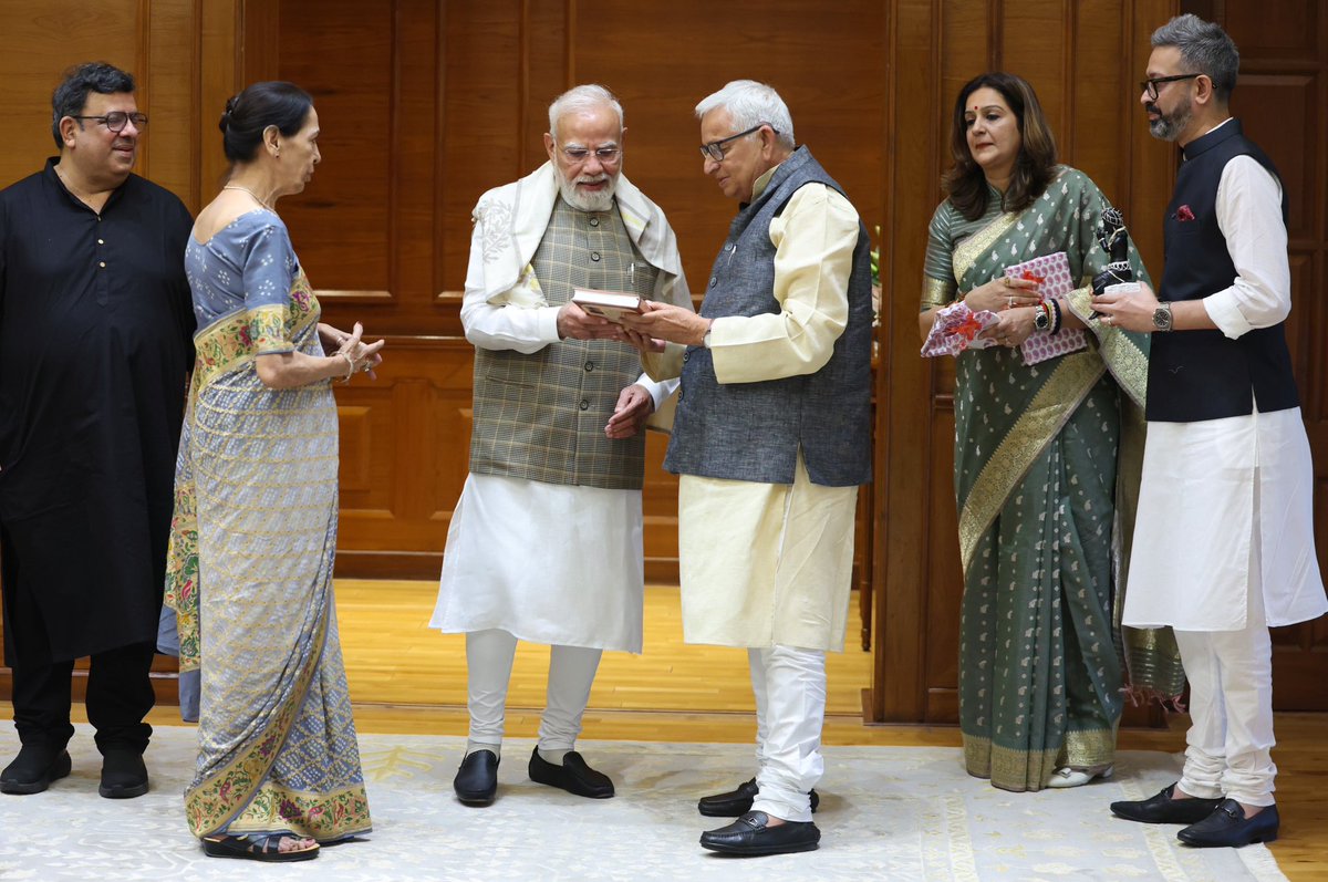 priyankac19's tweet photo. My father wrote a book on Braj, in my last meeting with Hon. PM @narendramodi ji he had promised he would meet my family and receive the book personally from my father. And today he did that, took time out to meet my parents. Thank you Narendra Modiji, am truly grateful for your time and your kind words.