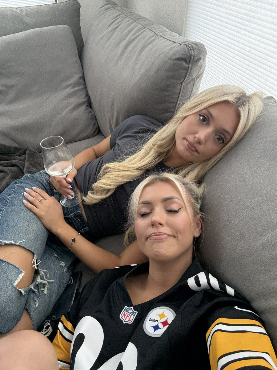 amandacvance's tweet photo. Drank 2 bottles of wine and passed out yesterday. Really didn’t even have anything to say.

Just simply over it and done thinking we could make a run, we stink. 

Emotionless at this point…. Super defeated. https://t.co/0bnkUVM7ZW