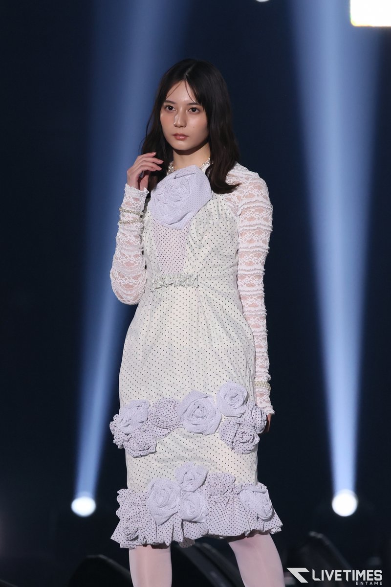 LIVETIMES_ENTA's tweet photo. 【IRC 2026 A/W】小坂菜緒

透明感あふれるビジュアルと
笑顔×アンニュイな表情のギャップで魅了🤍

ライブでは最新曲も披露💫

🔻記事・画像はこちら
https://t.co/vr2ZC4CKpv

#IRC_TGC  #IRC #小坂菜緒 #日向坂46 https://t.co/eqy9iDpfzh