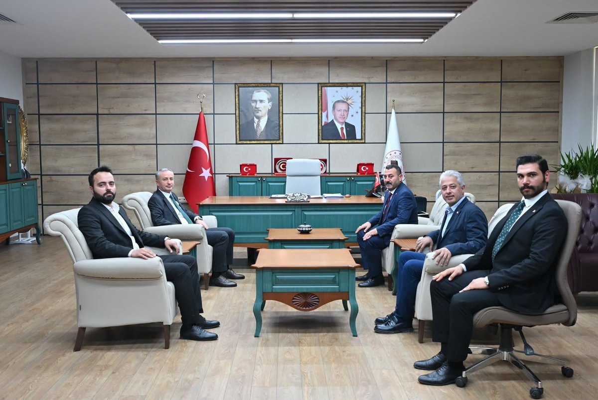 Sanliurfa_MHP's tweet photo. Milliyetçi Hareket Partisi Şanlıurfa İl Başkanımız Sayın Ecz. Osman Mutlu, İl Yönetim Kurulu üyelerimiz ile birlikte İl Milli Eğitim Müdürü Sayın Hasan Kökrek’i makamında ziyaret etti.

Nazik misafirperverliklerinden dolayı kendilerine teşekkür ediyoruz.

@dbdevletbahceli 
@MHP_Bilgi 
@eczosmanmutlu