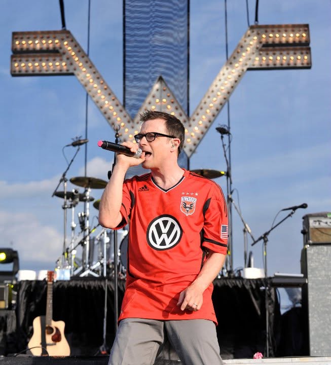 kylesheldon's tweet photo. Once upon a time, I got @RiversCuomo of @Weezer to wear a D.C. United jersey during a concert 🎸

#dcu legends @CharlieDavies9, @DaxMcCarty11, @ChrisPontius13, and @ClydeSimms19 were there too 

(and that red kit is still one of my all-time favorites) https://t.co/E3b8ErHurI
