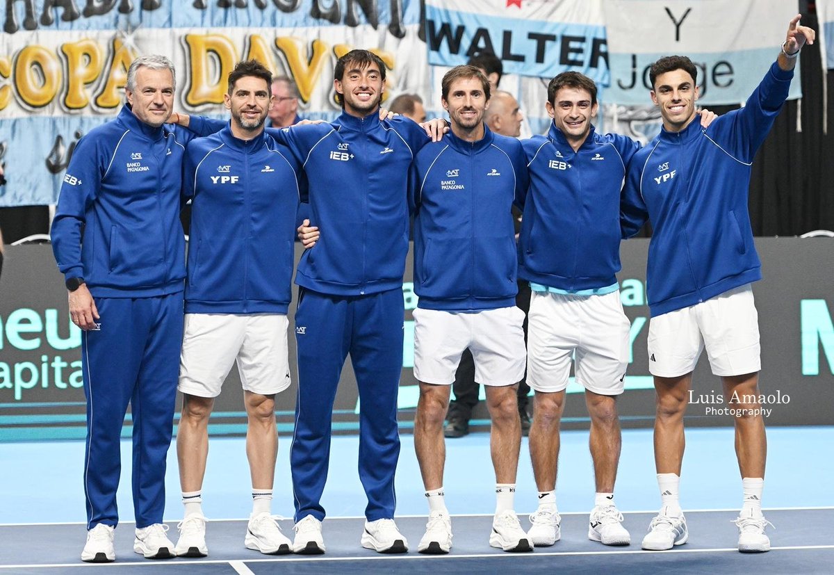javifranatenis's tweet photo. Toda Serie deja un mundo de vivencias, anécdotas, risas, tensiones, festejos y aprendizajes.
Al mejor C Técnico salud!
A TODOS los jugadores arg xq el Equipo les pertenece a todos ellos! A la AAT x la confianza y gestión y a la gente x el cariño! A mi Flia x estar siempre!💪🇦🇷♥️ https://t.co/lBoAz76ESd
