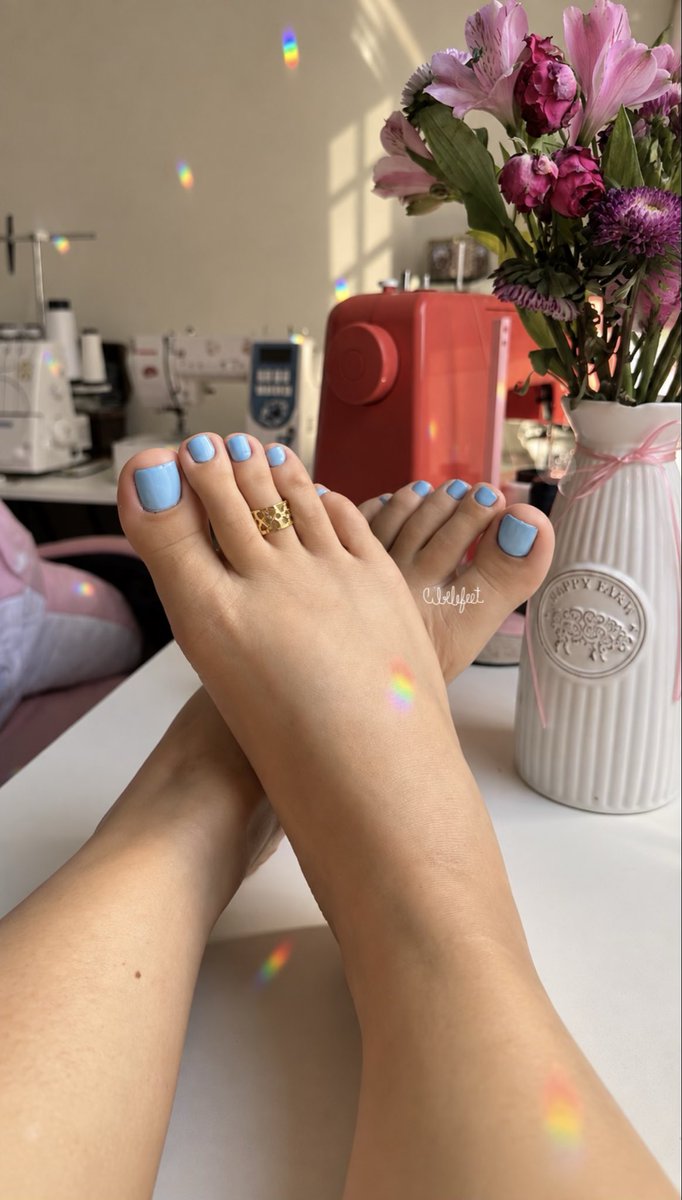 cibelefeet's tweet photo. Baby blue toes 🩵 Do you like this color?

#feet https://t.co/NZQp6K3o6Q