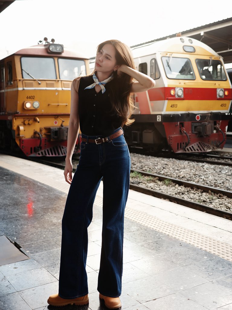 NamneungMilinTH's tweet photo. [FB&amp;IG Post]

รถไฟไทย ไทยช่วยไทย ใครช่วยเรา โอ้ย ตกใจหมดมากอดเค้าเลย 🙂‍↔️🤘🏻🚂

#NamneungMilinD https://t.co/xeCbLgRqJb
