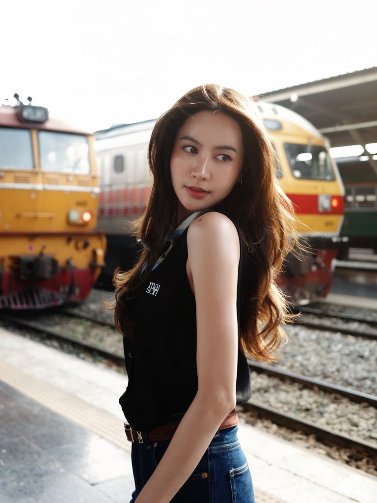 NamneungMilinTH's tweet photo. [FB&amp;IG Post]

รถไฟไทย ไทยช่วยไทย ใครช่วยเรา โอ้ย ตกใจหมดมากอดเค้าเลย 🙂‍↔️🤘🏻🚂

#NamneungMilinD https://t.co/xeCbLgRqJb