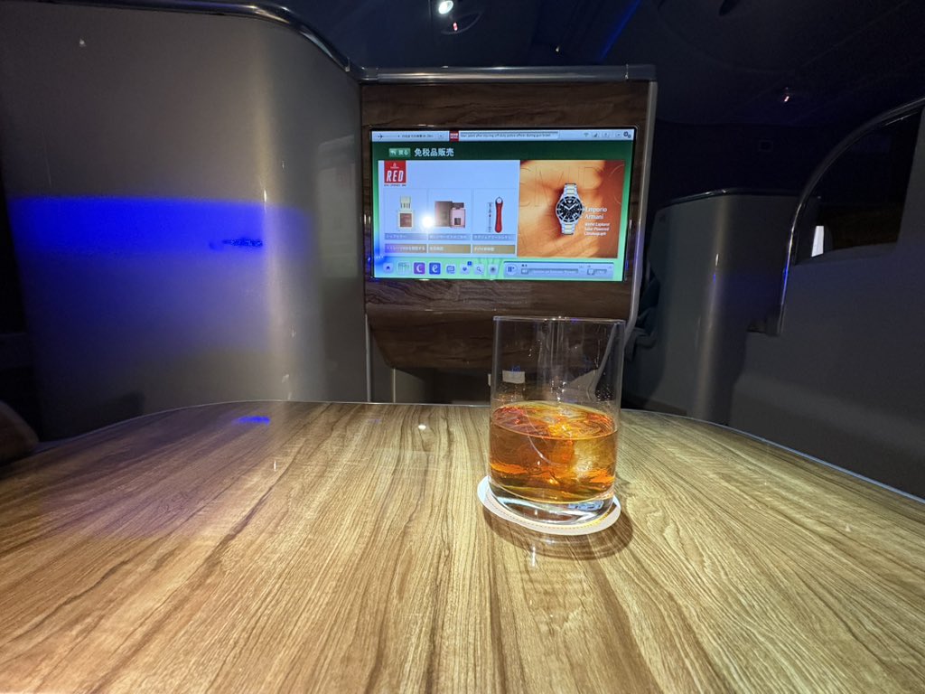 travel_tokoki's tweet photo. エミレーツ ビジネスクラス
お高めコニャック🥃

#Emirate #ビジネスクラス
#旅行記 #ANA #飛行機 #航空 #空港 #スターアライアンス #StarAlliance  #JAL #airline #airports https://t.co/jB0RYn0eFq