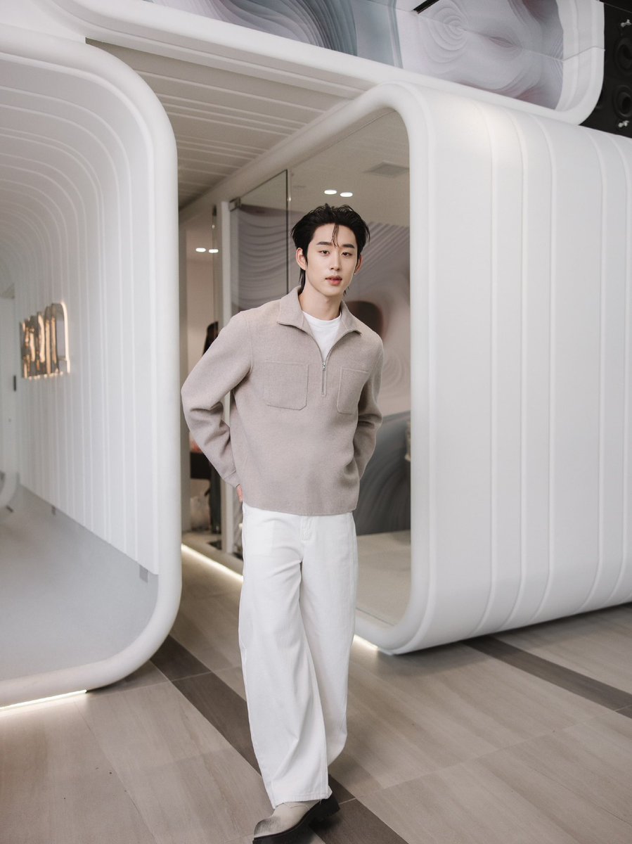 jwillestt's tweet photo. EST INSTAGRAM UPDATE AT KALM CLINIC 😳💙 HIM WITH THE DOCTORS AND SERVING VISUALS THAT DAY…

his secret work the other day… 🤭✨

#KalmClinicxEST #est_rvp https://t.co/i2ZK0eJ33w