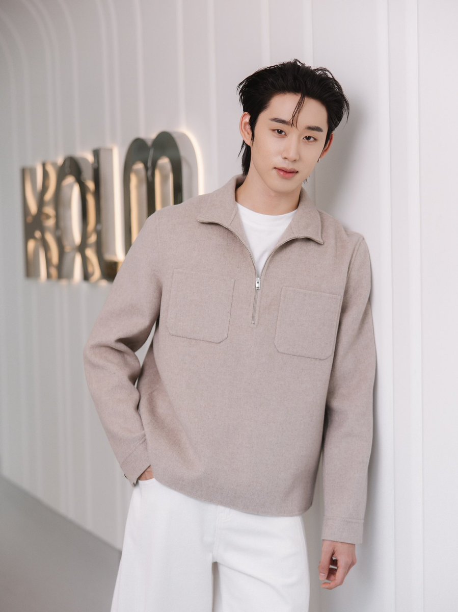 jwillestt's tweet photo. EST INSTAGRAM UPDATE AT KALM CLINIC 😳💙 HIM WITH THE DOCTORS AND SERVING VISUALS THAT DAY…

his secret work the other day… 🤭✨

#KalmClinicxEST #est_rvp https://t.co/i2ZK0eJ33w